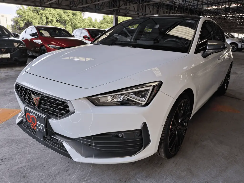 foto CUPRA León TURBO usado (2023) color CUPRA BLANCO NEVADA precio $580,000