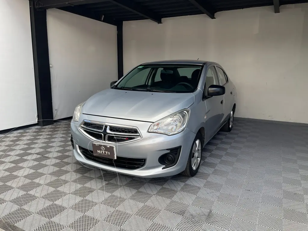foto Dodge Attitude SE usado (2016) color plateado precio $134,000