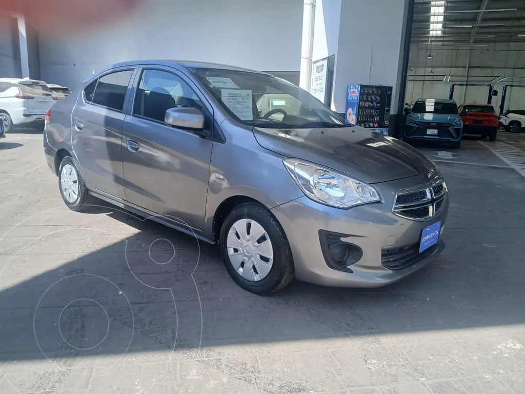 foto Dodge Attitude SE Aut usado (2023) color Gris Oscuro precio $185,000