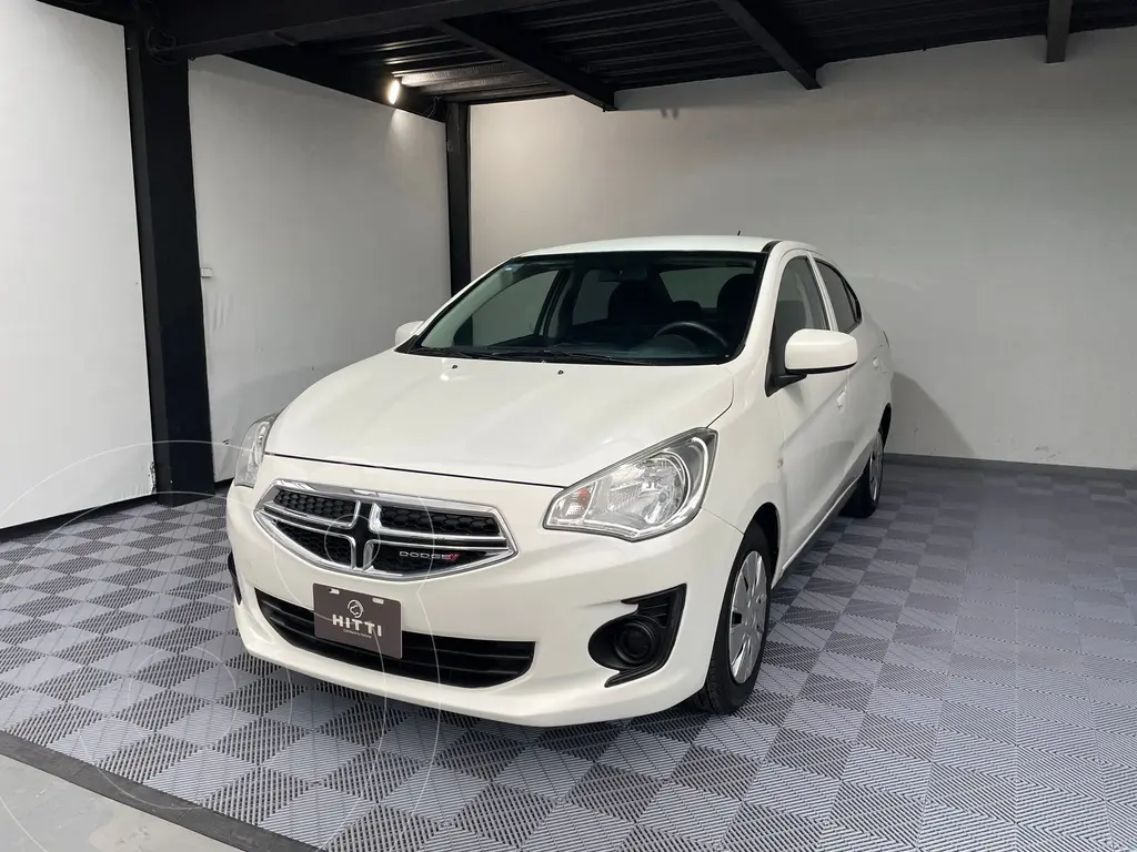 foto Dodge Attitude SE Aut usado (2023) color Blanco precio $198,000