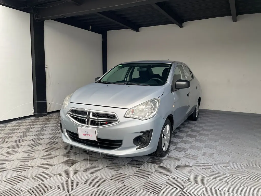 foto Dodge Attitude SE usado (2016) color plateado precio $129,000