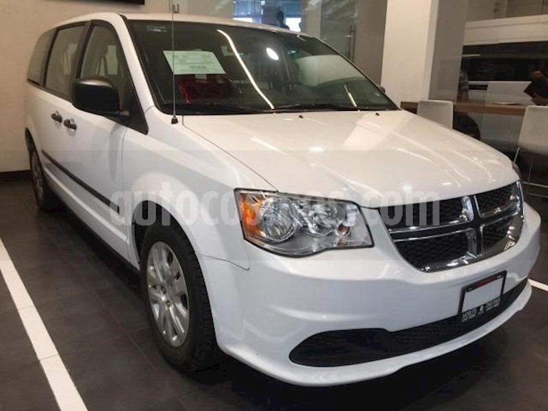 foto Dodge Grand Caravan 5P SE V6/3.6 AUT usado (2017) color Blanco precio $245,000
