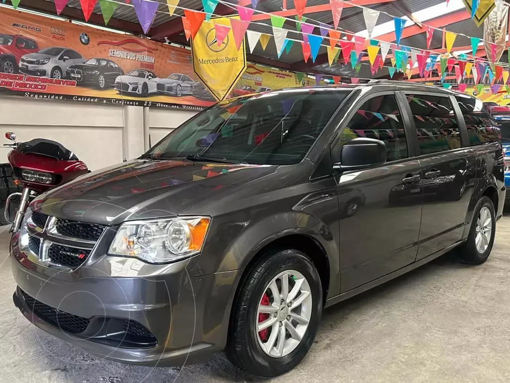 foto Dodge Grand Caravan SXT usado (2019) color Plata Martillado precio $329,900