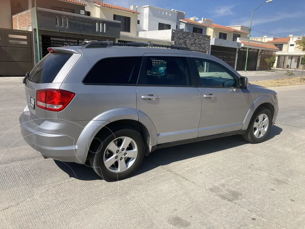 Dodge Journey SE 2.4L usado (2015) color Plata Metalico precio $250,000