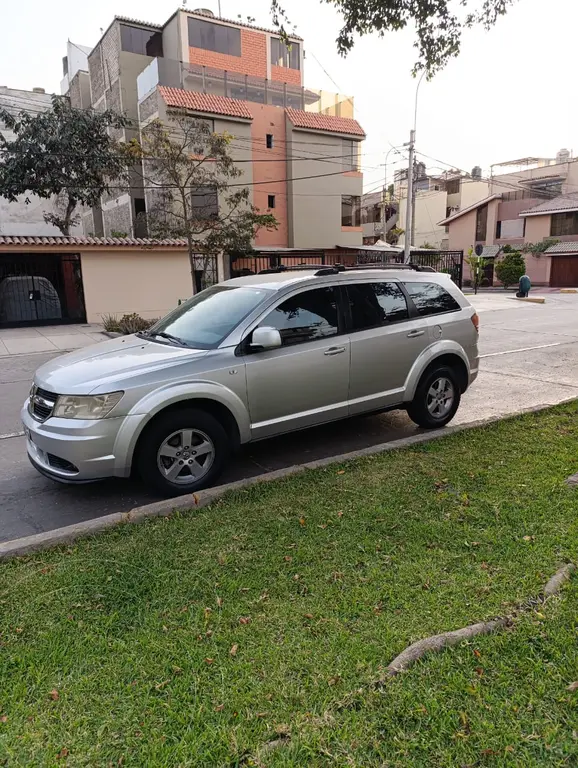 Dodge Journey 2.4L SXT usado (2008) color Plata Metalizado precio u$s9,500