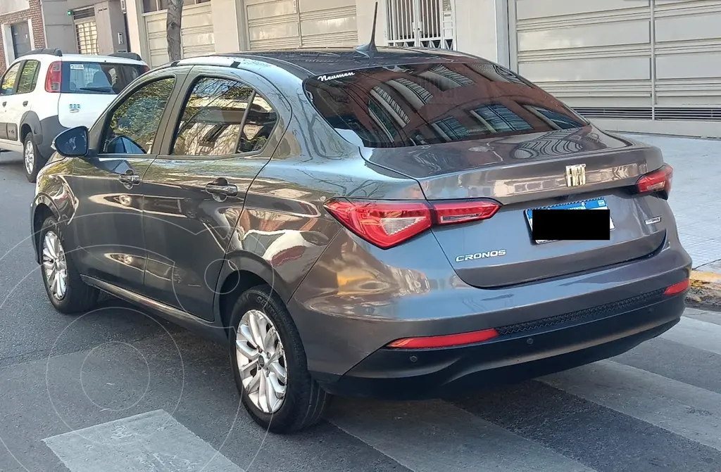 foto FIAT Cronos 1.3L Drive usado (2022) color Gris precio $17.500.000