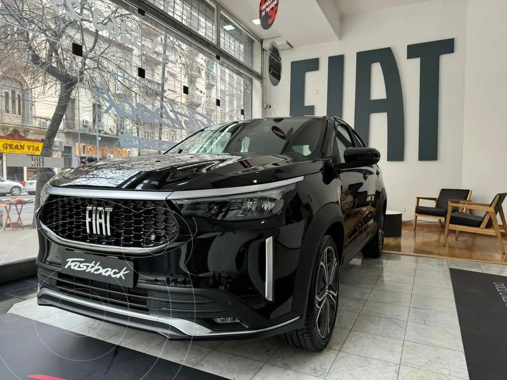 foto FIAT Fastback Turbo 1.3L GSE nuevo color Negro Vulcano precio $35.500.000