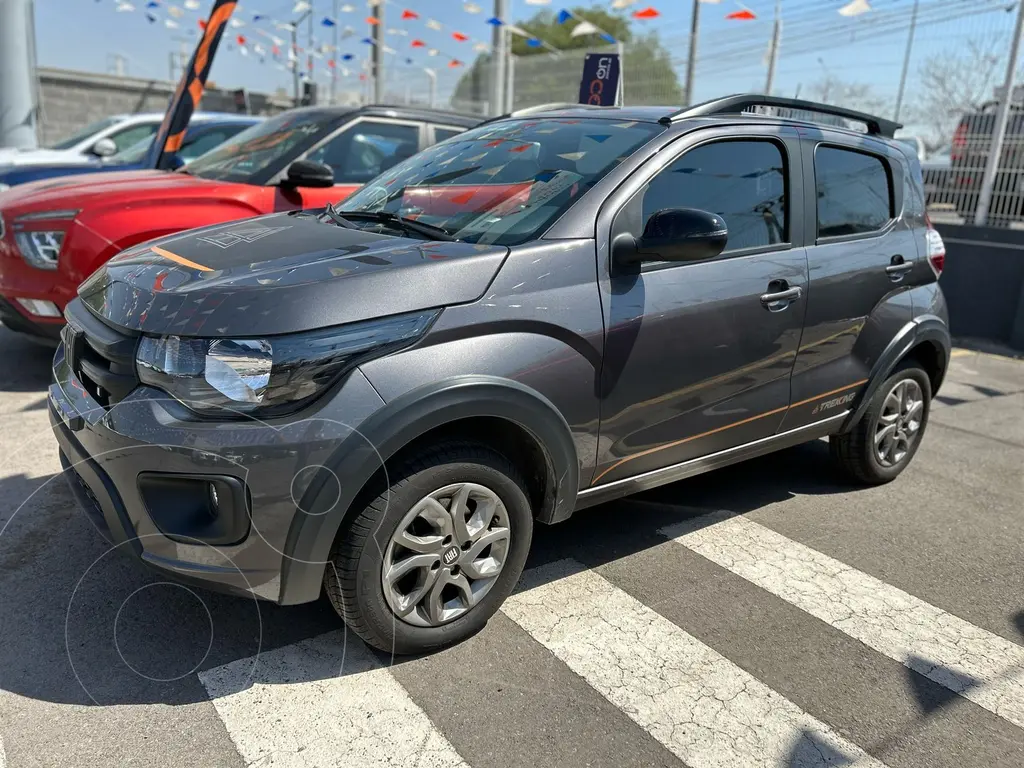 foto Fiat Mobi Trekking usado (2024) color Gris Oscuro precio $220,000