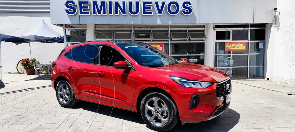 foto Ford Escape Híbrida ST Line Elite usado (2023) color Rojo Cerezo precio $597,000