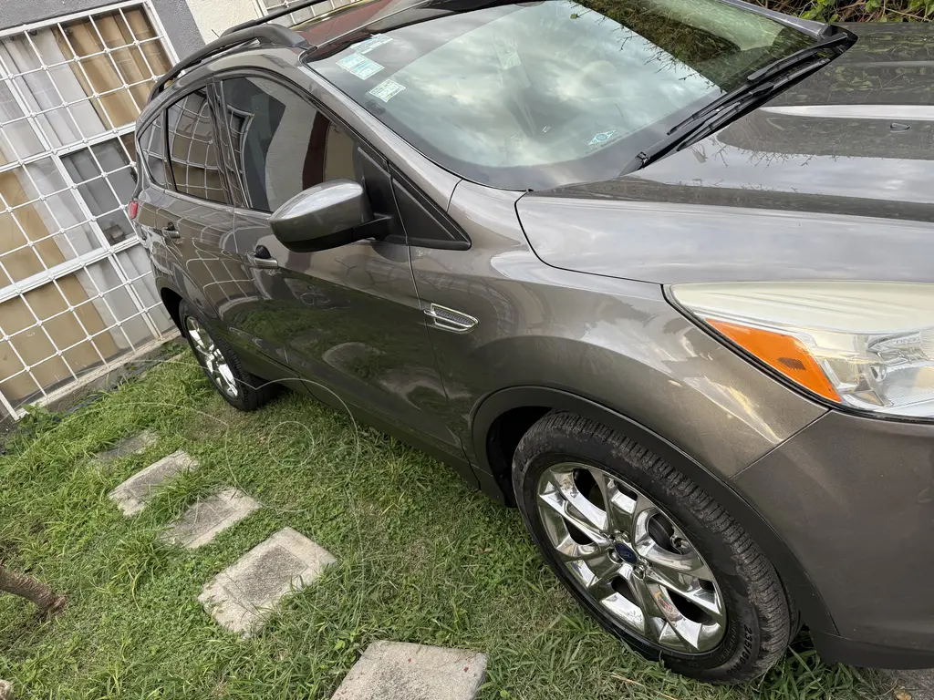 Ford Escape SE Plus con techo panorámico 2014