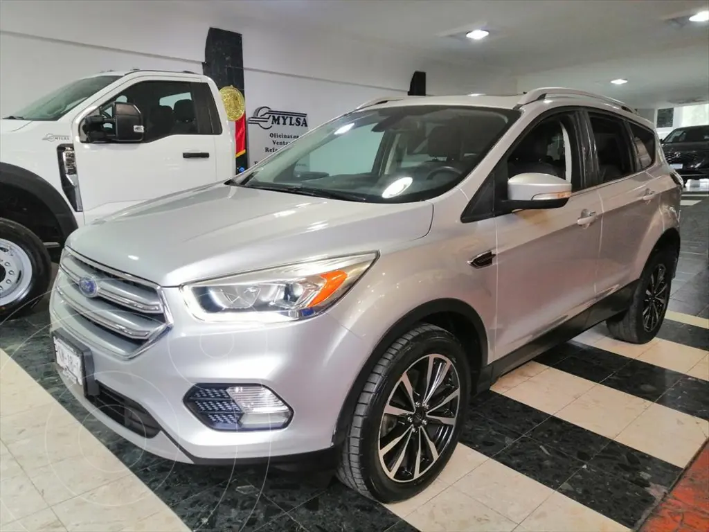 foto Ford Escape Titanium usado (2017) color Plata precio $289,000