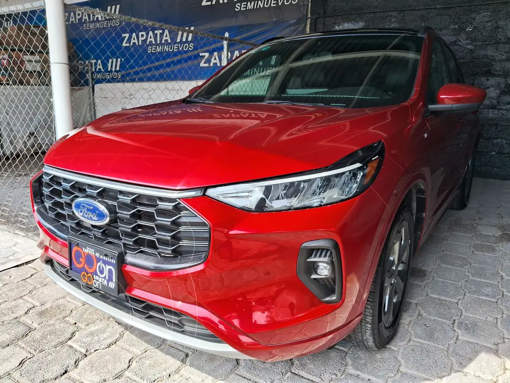 foto Ford Escape Titanium EcoBoost usado (2024) color Rojo precio $559,000