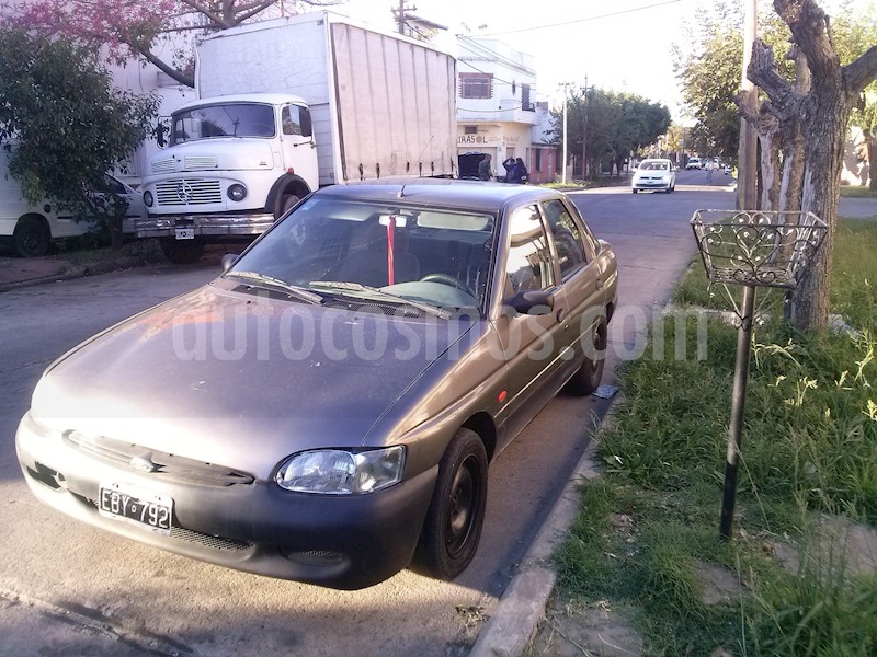 foto Ford Escort Cross 1.6L usado