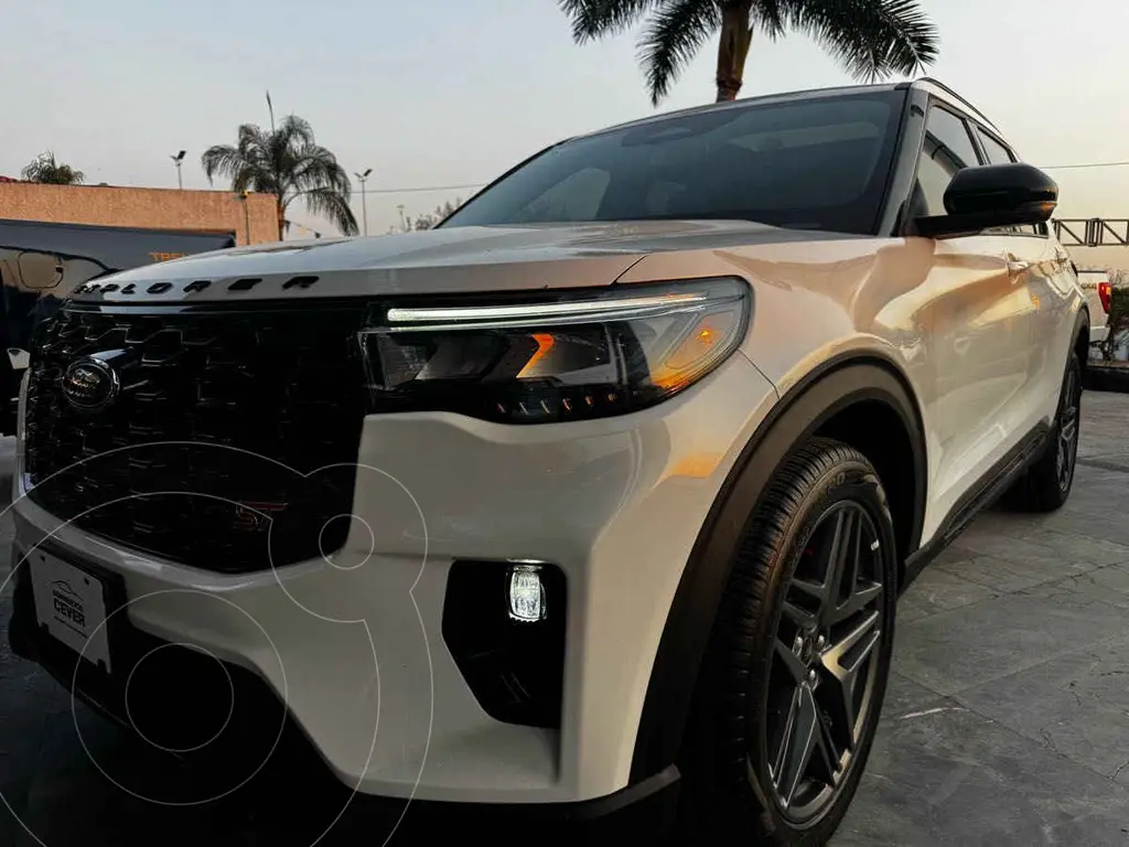 foto Ford Explorer ST 3.0L usado (2025) color Blanco precio $1,210,000