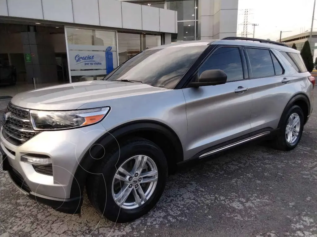 foto Ford Explorer XLT 4x2 4.0L usado (2020) color Plata precio $690,000