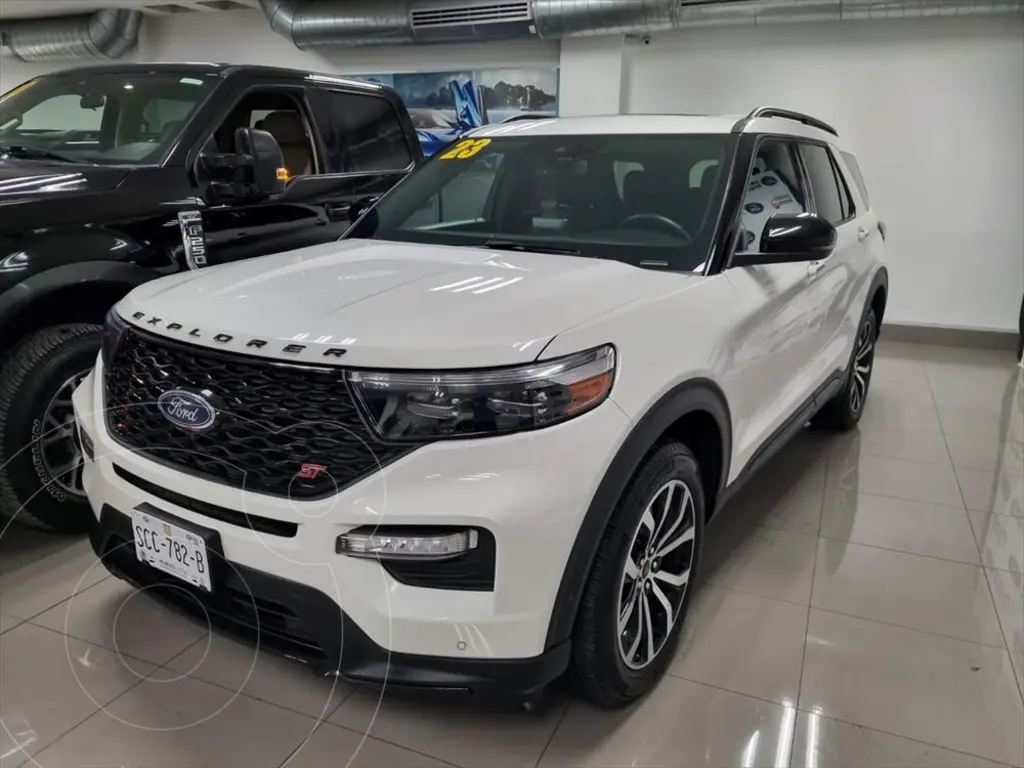 foto Ford Explorer XLT Base usado (2023) color Blanco precio $830,000