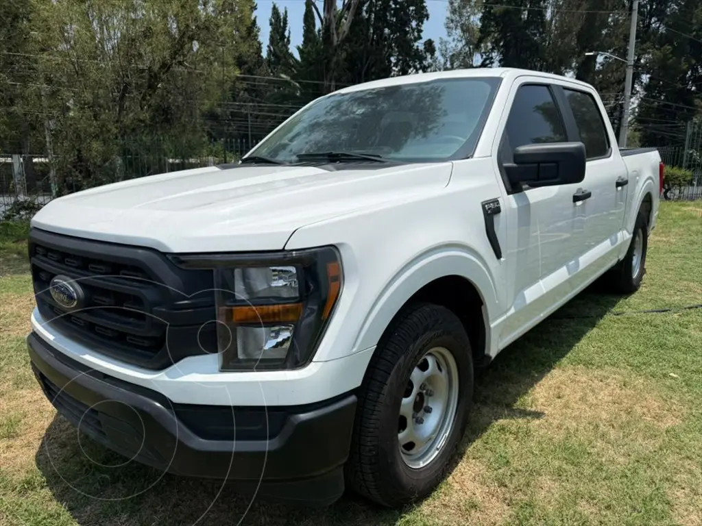 Ford F-150 XL Doble Cabina 4x2 V6 caja 5.5' 2023