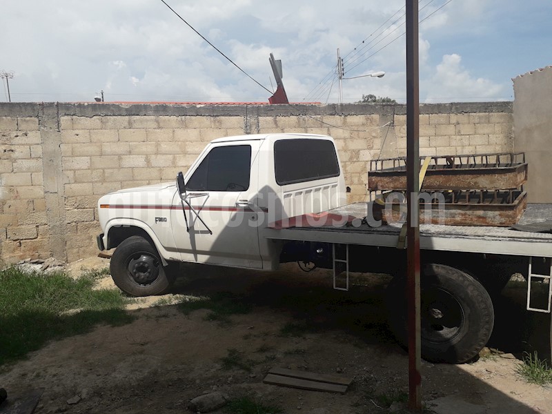 foto Ford F-350 Chasis 4x4 A.A. usado