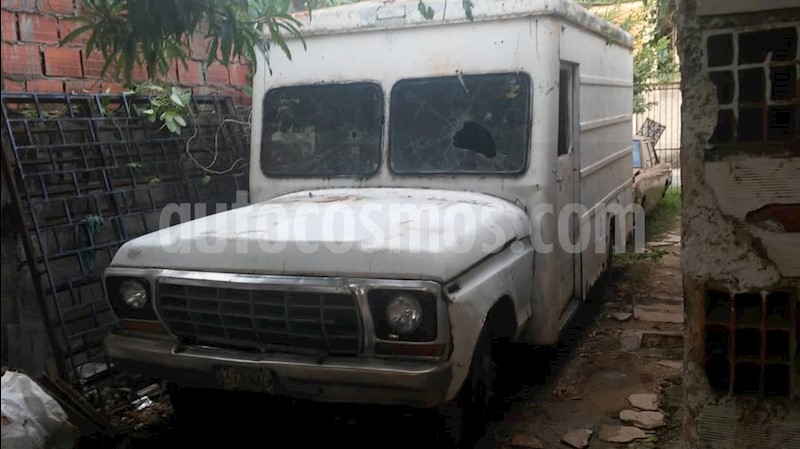 foto Ford F-350 Furgon L6 4.9L 300in usado