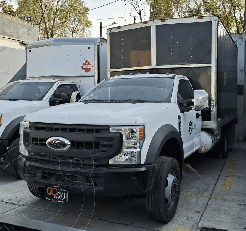 foto Ford F-550 XL usado (2022) color FORZBLANCO OXFORD precio $855,000