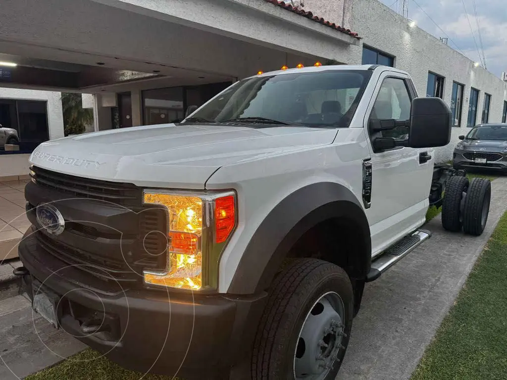 foto Ford F-550 XL 6.8L Super Duty Aa usado (2017) color Blanco precio $678,000