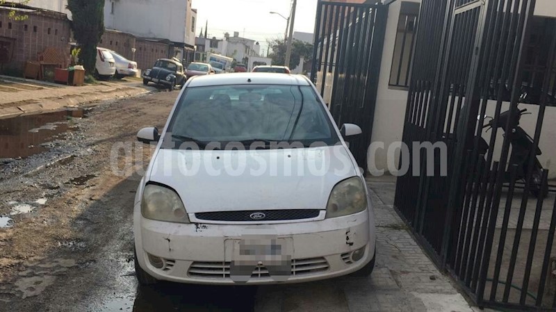 foto Ford Fiesta Hatchback Trend usado