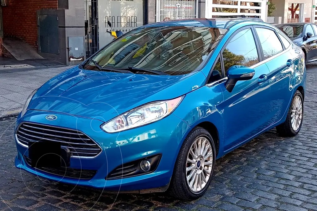 foto Ford Fiesta Kinetic Sedán Titanium Aut usado (2016) color Celeste precio u$s11.500