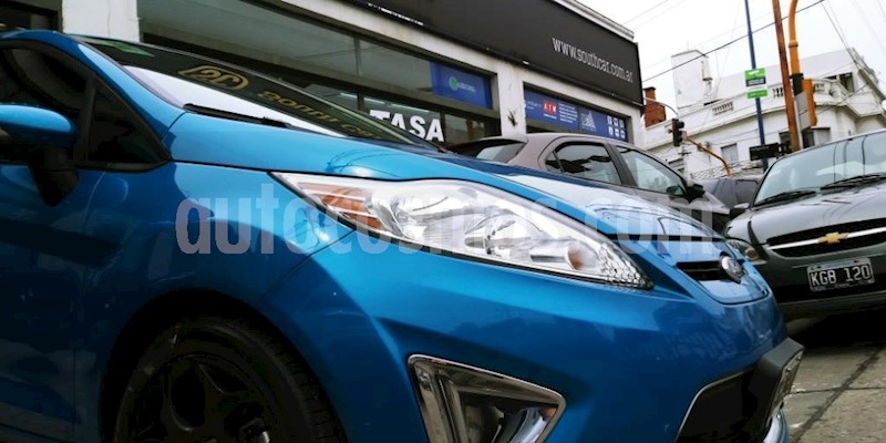 foto Ford Fiesta Kinetic Sedan Titanium Aut usado