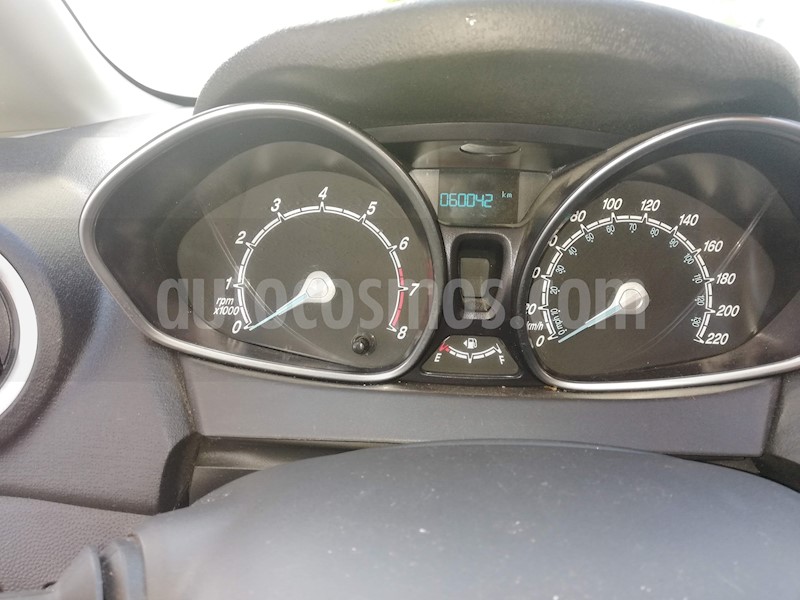 foto Ford Fiesta Kinetic Sedan Titanium usado