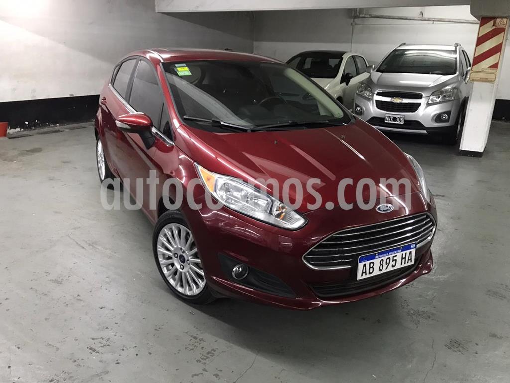 foto Ford Fiesta Kinetic Titanium usado (2017) color Rojo Rubí precio $1.329.000