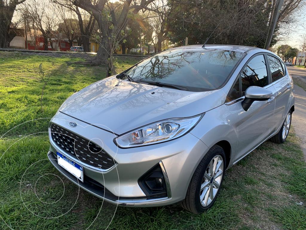Ford Fiesta Titanium usado (2018) color Gris Plata precio 3.500.000 Ford Fiesta Titanium usado (2018) color Gris Plata precio 3.500.000