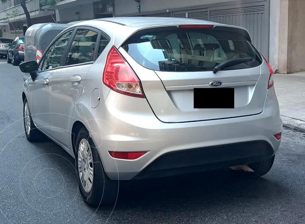 foto Ford Fiesta Kinetic S usado (2016) color Plata precio $13.999.000