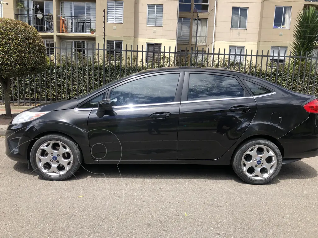 Ford Fiesta Sedan SE Sportback Aut usado (2012) color Negro precio 32.