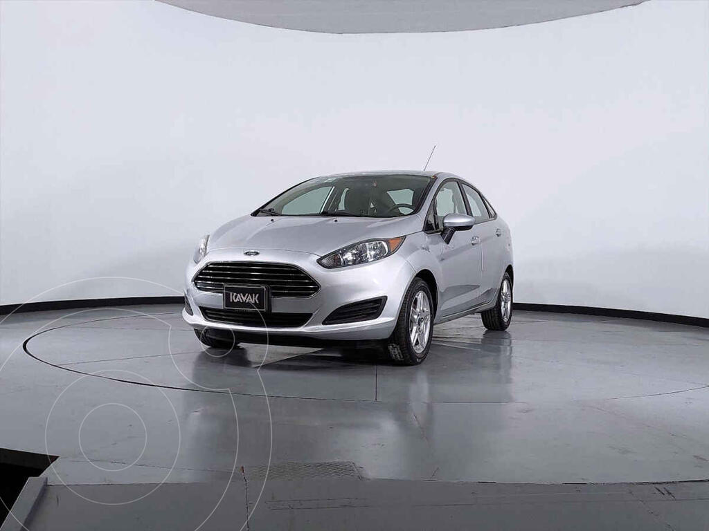foto Ford Fiesta Sedán SE usado (2017) color Plata precio $196,999