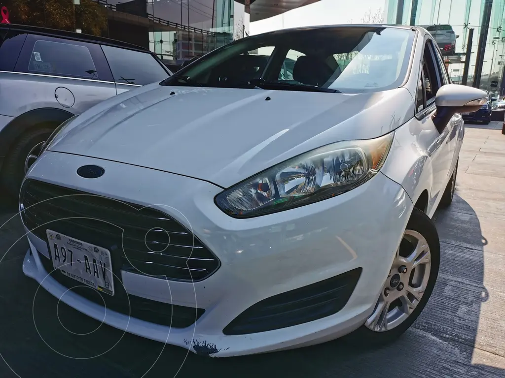 foto Ford Fiesta Sedán SE Aut usado (2015) color Blanco Oxford precio $175,000