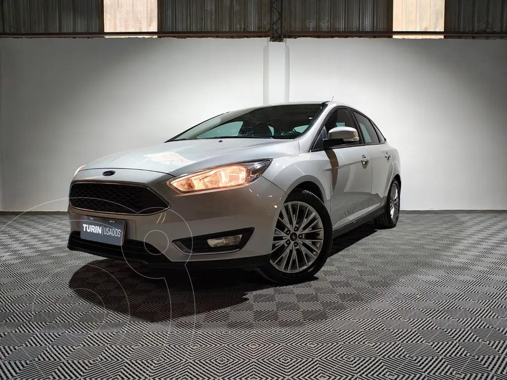 foto Ford Focus Sedán 2.0L SE Plus Aut usado (2016) color Blanco Oxford precio $17.385.000