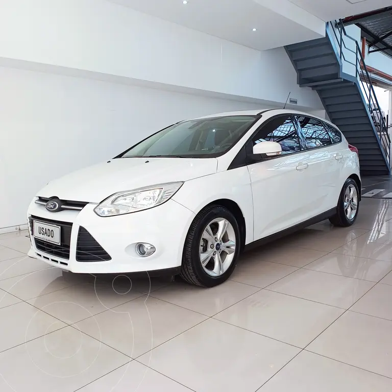 foto Ford Focus 5P 2.0L SE Plus usado (2015) color Blanco Oxford precio $16.500.000