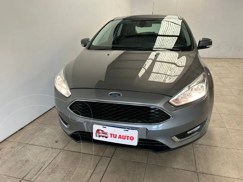 foto Ford Focus 5P 2.0L SE Plus Aut usado (2019) color Gris precio $20.000.000