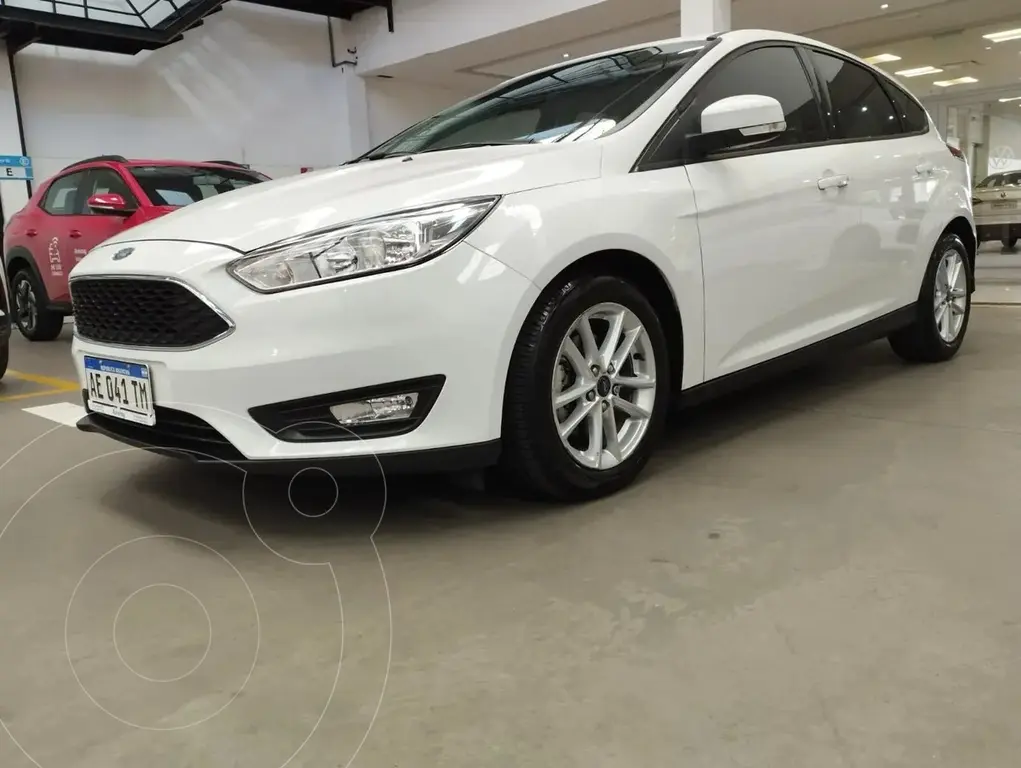 foto Ford Focus 5P 2.0L SE Aut usado (2019) color Blanco Oxford precio $21.700.000