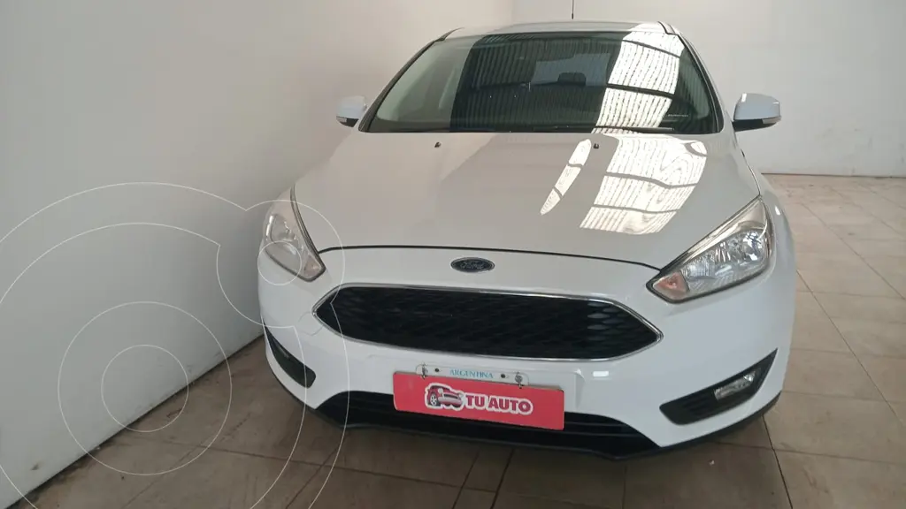 foto Ford Focus 5P 1.6L S usado (2016) color Blanco Oxford precio $14.900.000