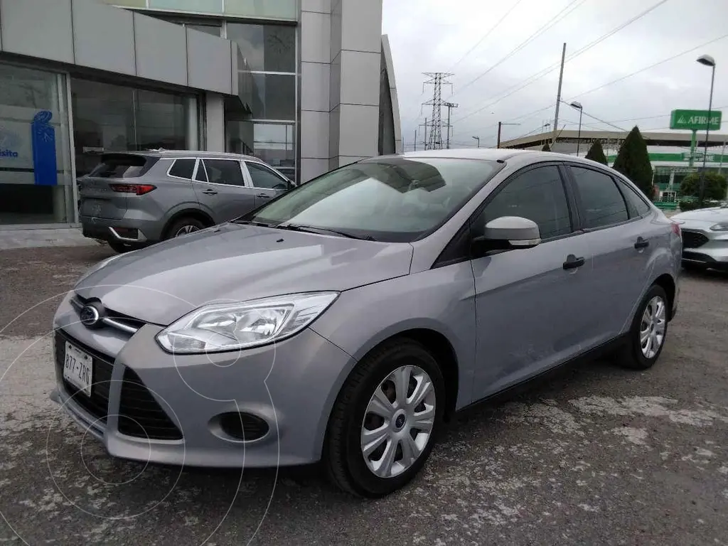 foto Ford Focus Ambiente usado (2014) color Gris precio $149,000