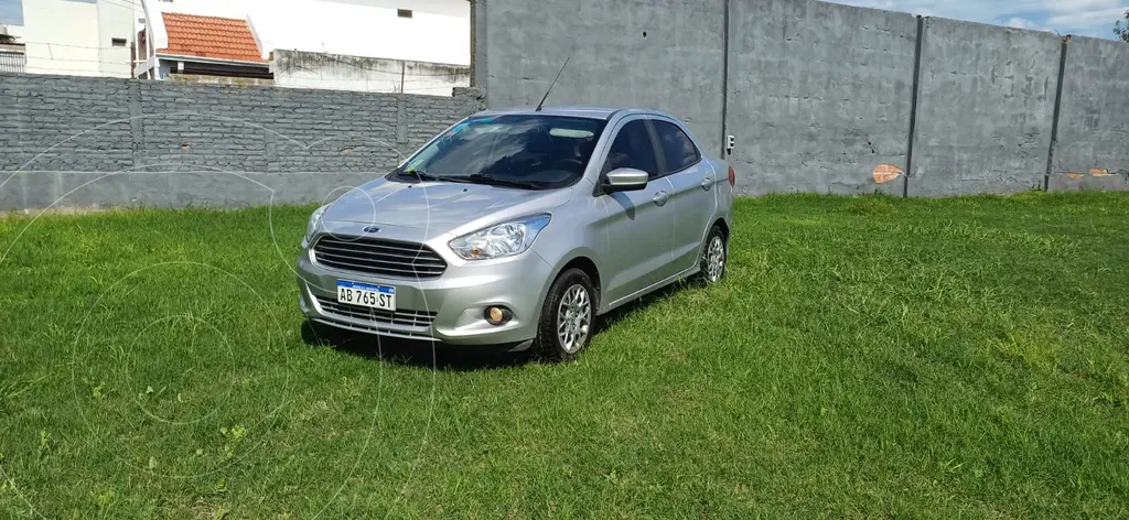 foto Ford Ka 1.5L S usado (2017) color Gris precio $16.500.000