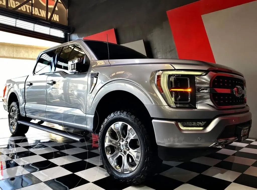 foto Ford Lobo Platinum usado (2022) color Plata precio $929,000