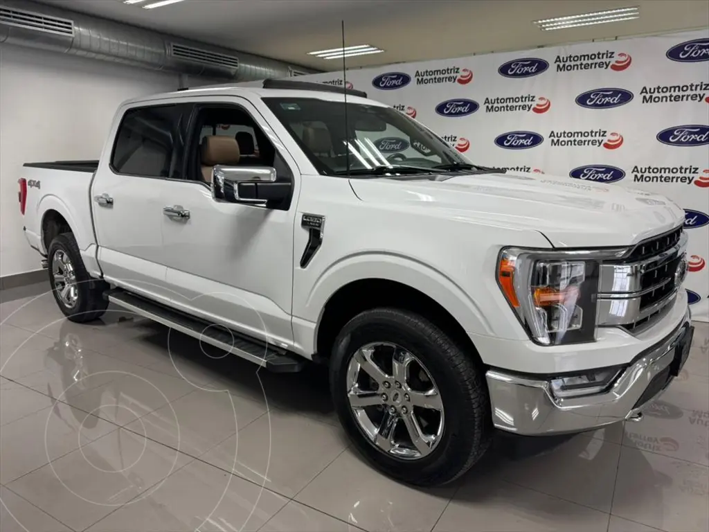 foto Ford Lobo Lariat Crew Cab 4x4 usado (2023) color Blanco precio $935,000