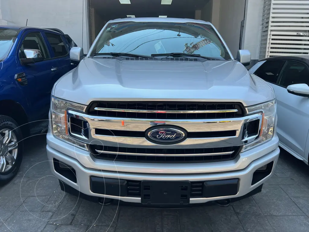 Ford Lobo Cabina Regular XLT 4x4 V8 usado (2018) color Plata Estelar