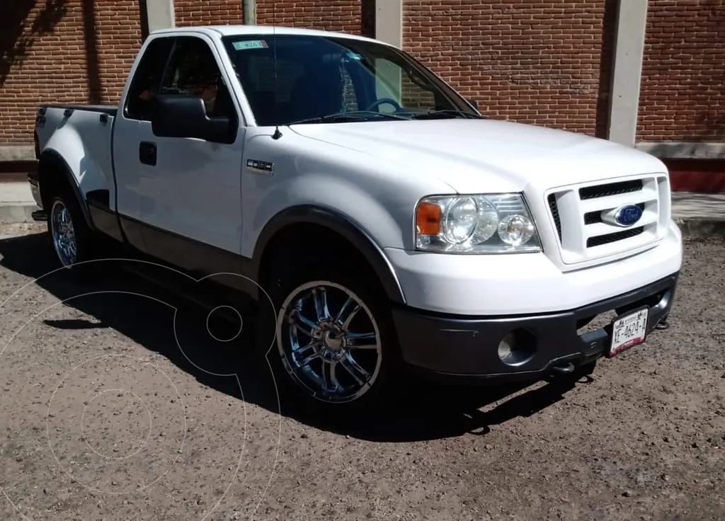 Ford F-150 Cabina y Media 4x2 V8 usado (2006) color Gris Nocturno precio  $110,000