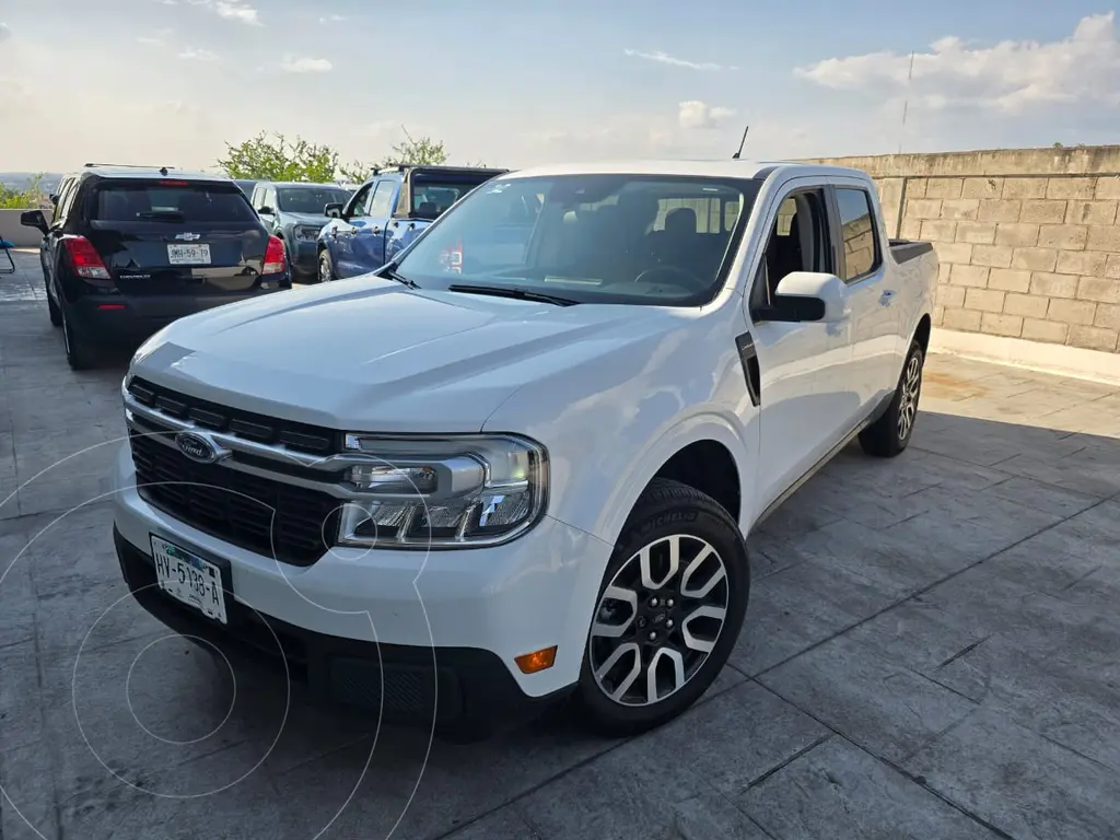 foto Ford Maverick Lariat usado (2023) color Blanco Oxford precio $698,000