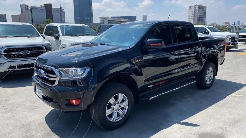 foto Ford Ranger XLT Gasolina 4x2 usado (2021) color Negro Perla precio $498,000