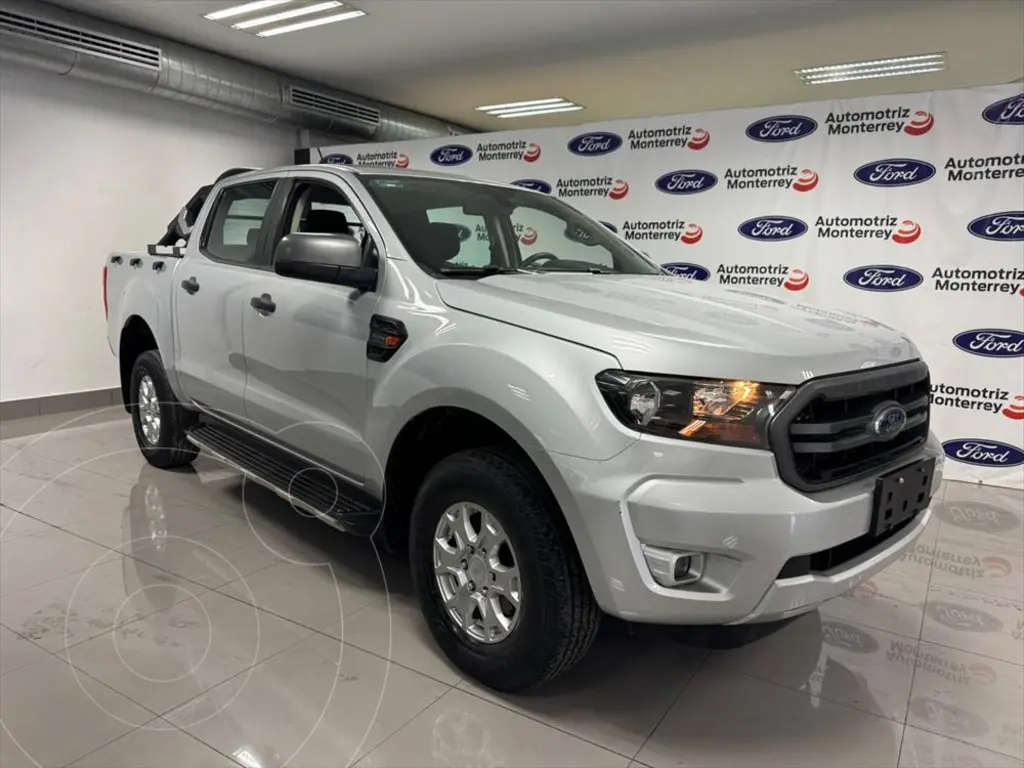 foto Ford Ranger XLS Gasolina 4x2 usado (2021) color Plateado precio $450,000