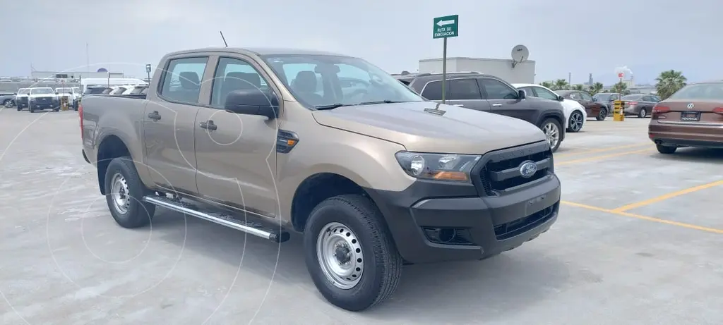 Ford Ranger XLT Gasolina 4x2 usado (2020) color Dorado precio $470,000